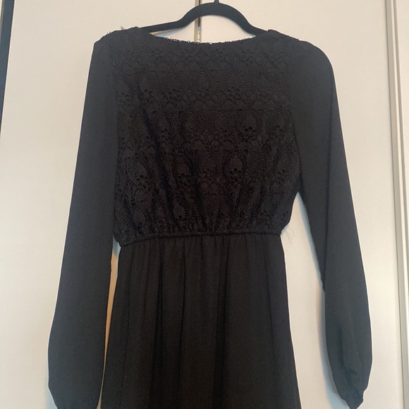 Witchy V-Neck Dress with Lace Overlay - Picture 5 of 5